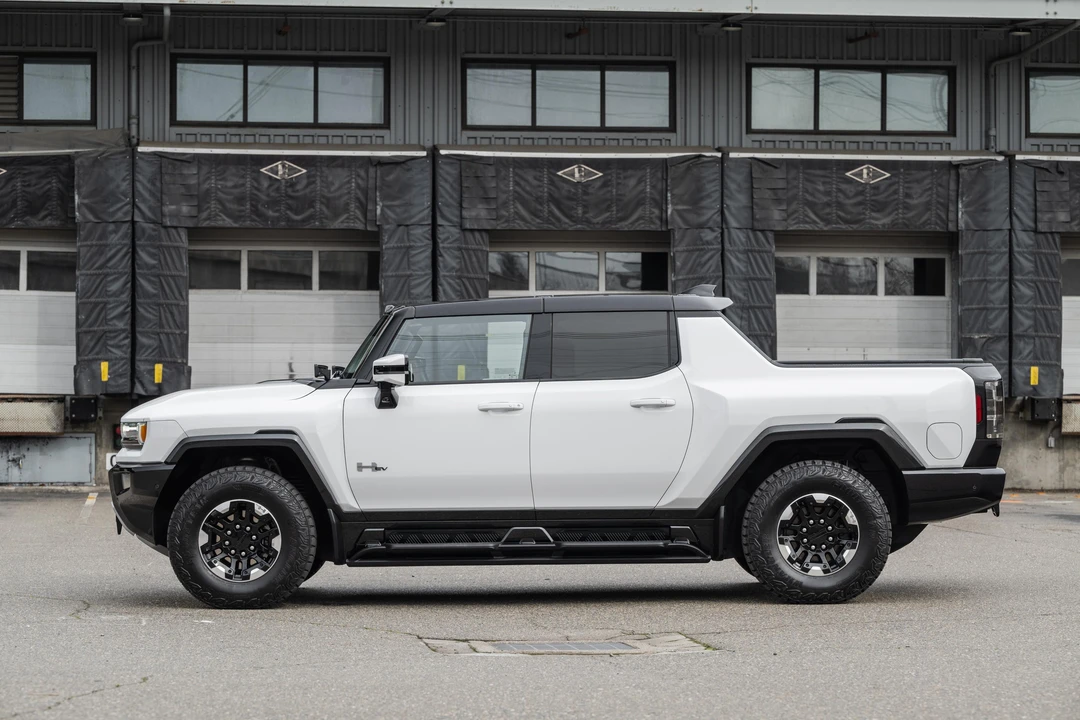 2022 GMC Hummer EV - Image 13 of 31