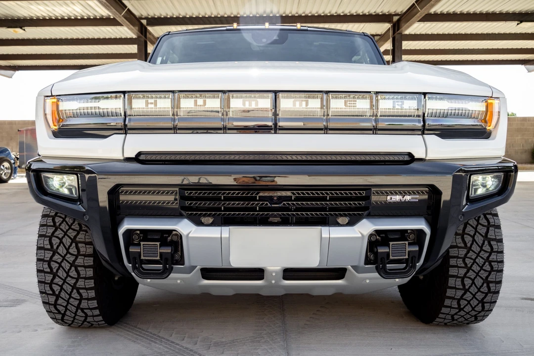 2022 GMC Hummer EV - Image 10 of 31