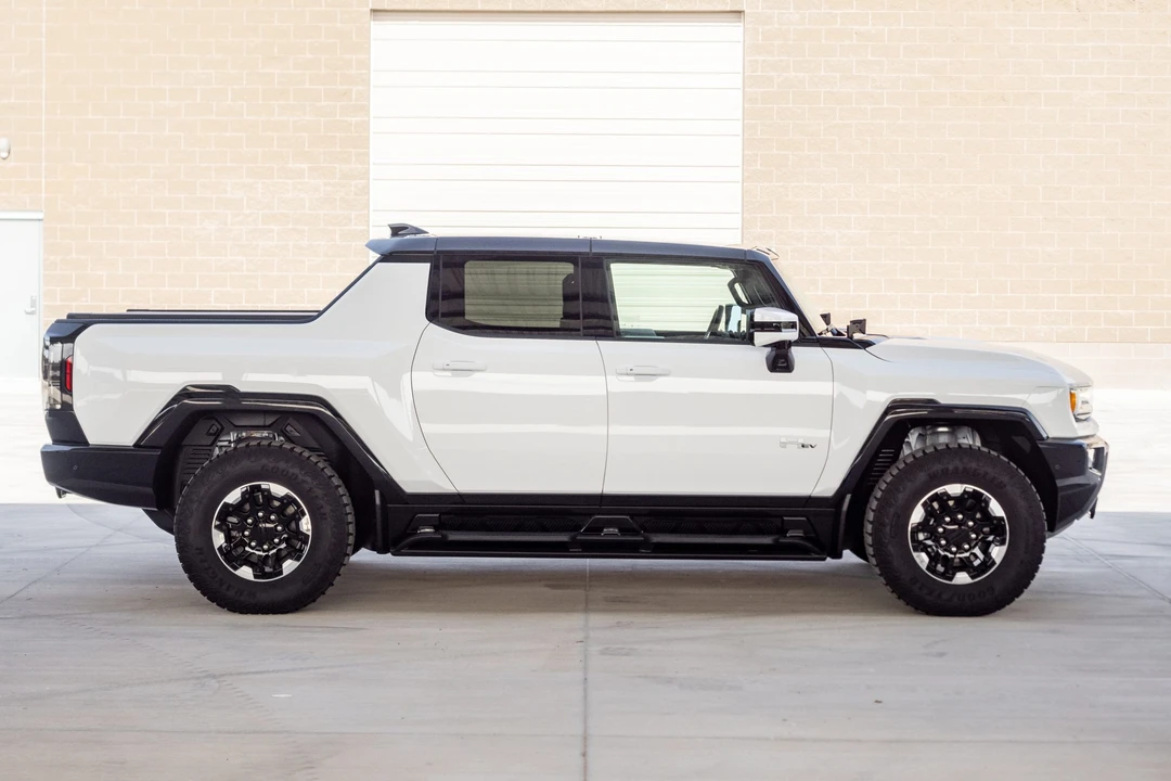 2022 GMC Hummer EV - Image 7 of 31