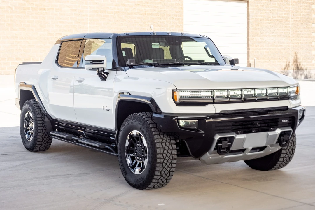 2022 GMC Hummer EV - Image 8 of 31