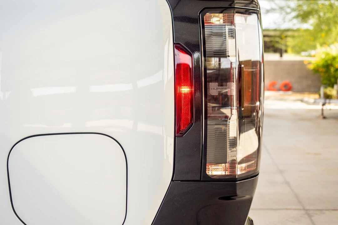 2022 GMC Hummer EV - Image 31 of 31