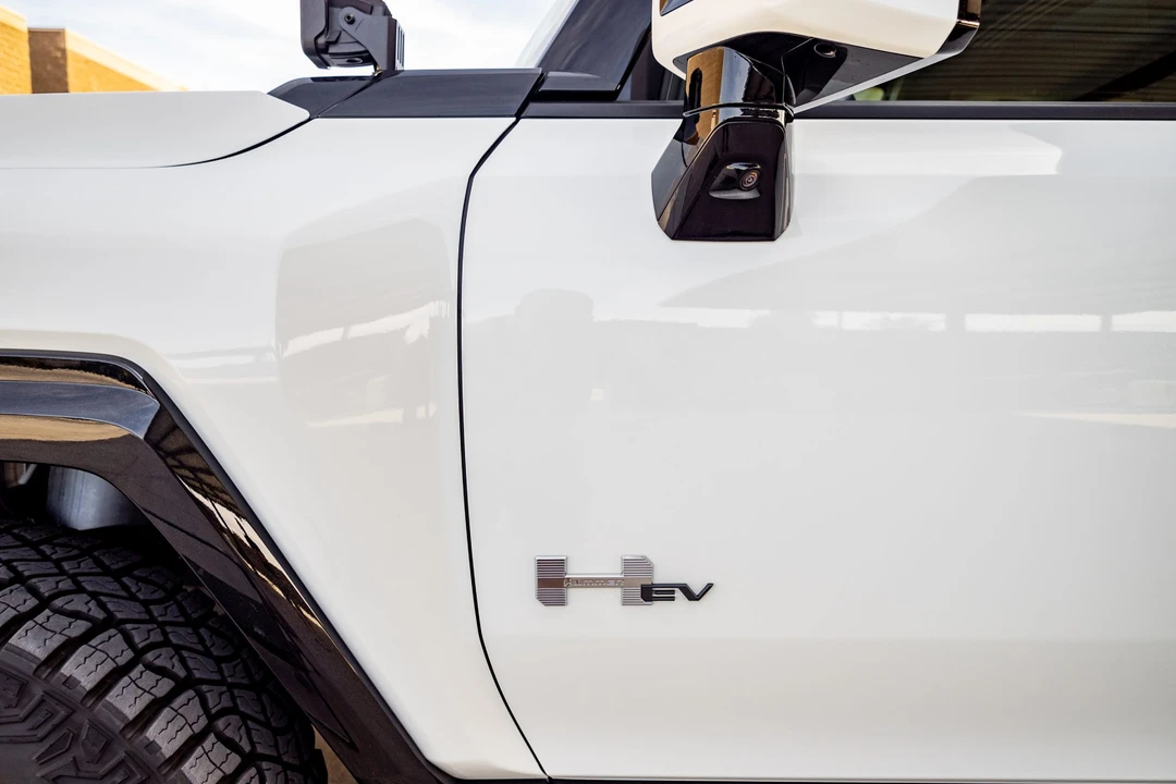 2022 GMC Hummer EV - Image 27 of 31