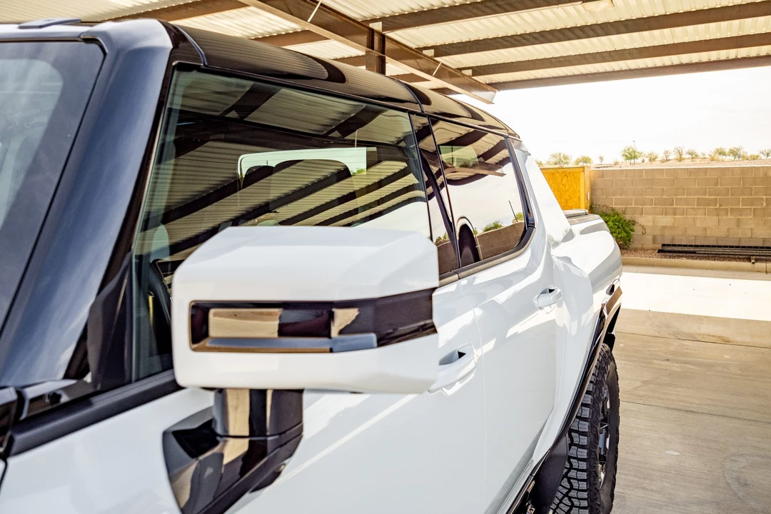 2022 GMC Hummer EV - Image 23 of 31