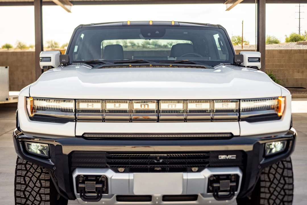 2022 GMC Hummer EV - Image 11 of 31