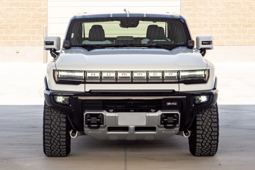 2022 GMC Hummer EV - Image 9 of 31