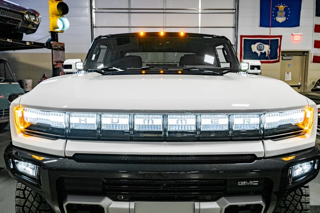 2022 GMC Hummer EV - Image 12 of 31