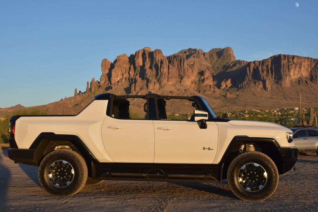 2022 GMC Hummer EV - Image 27 of 31