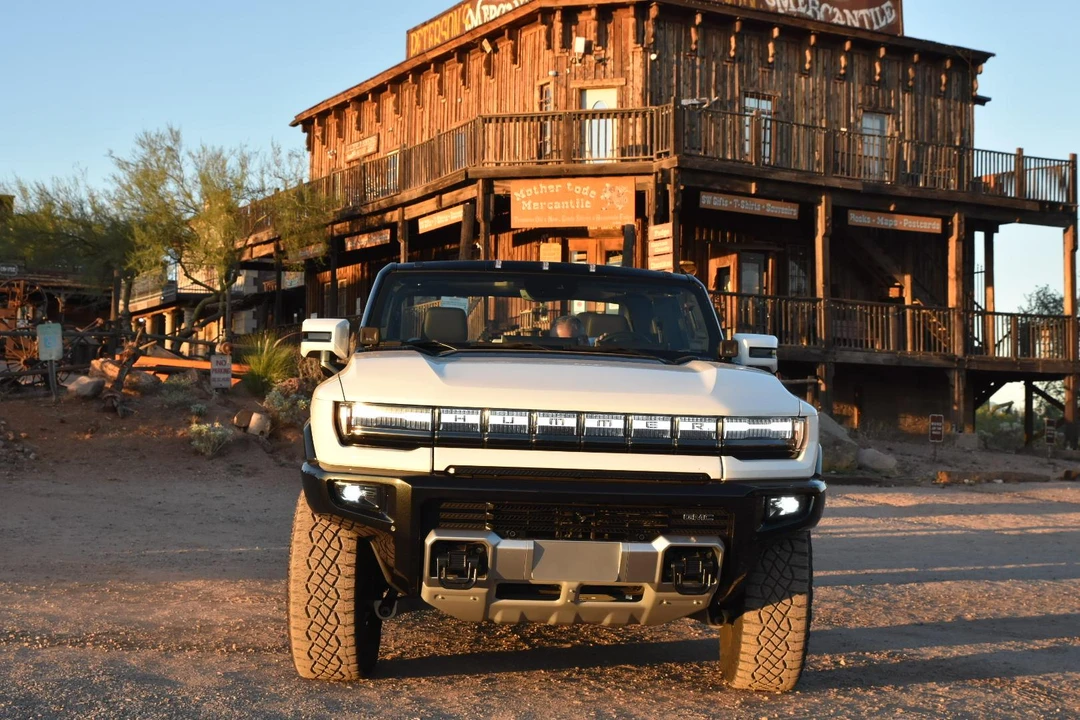 2022 GMC Hummer EV - Image 28 of 31
