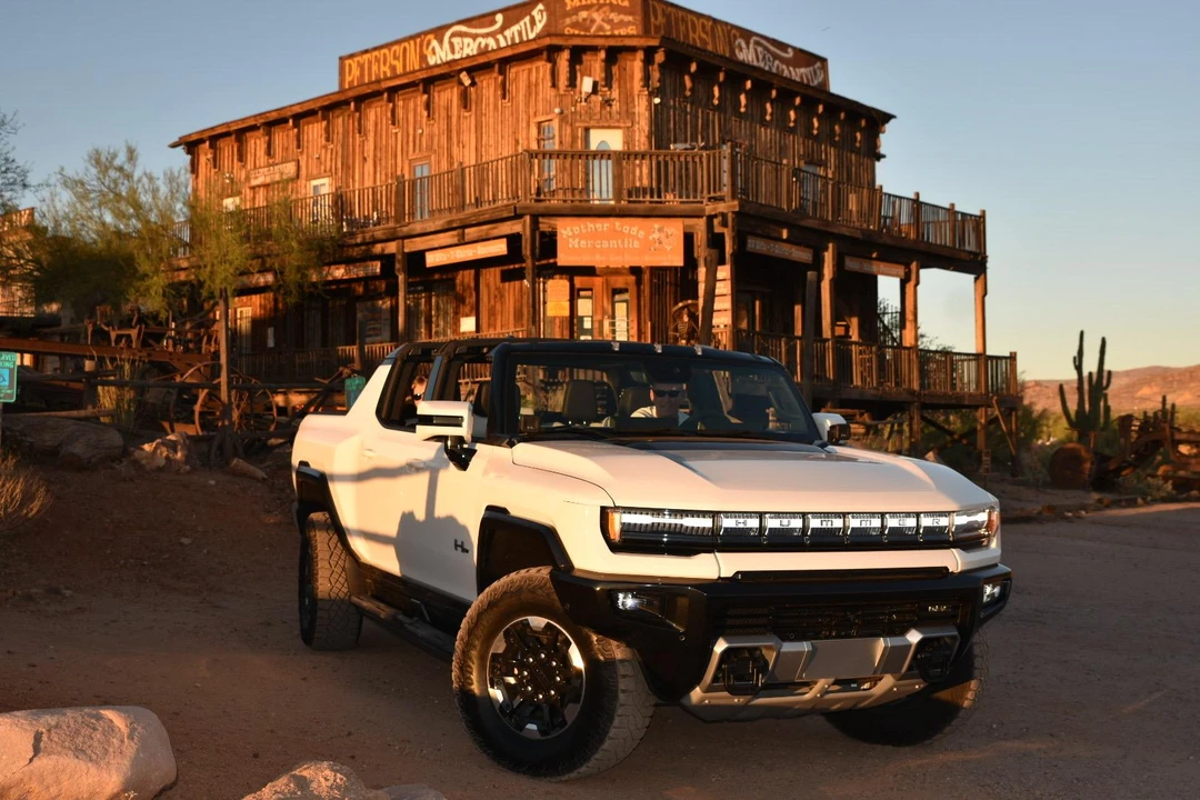 2022 GMC Hummer EV - Image 29 of 31