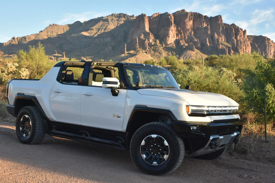 2022 GMC Hummer EV - Image 22 of 31