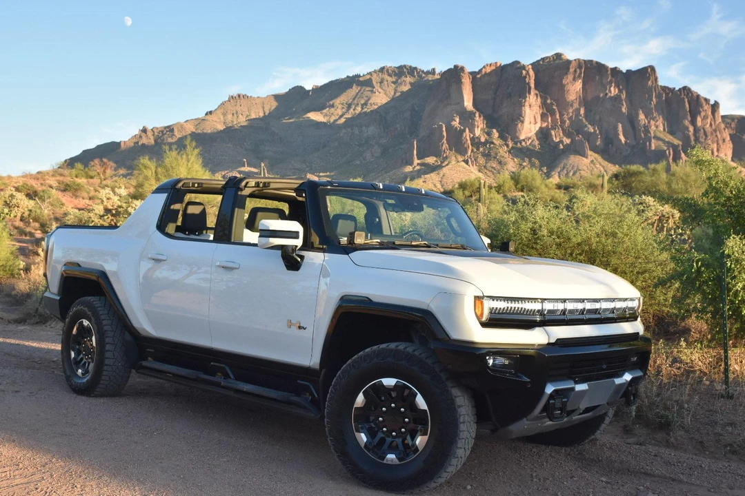 2022 GMC Hummer EV - Image 21 of 31