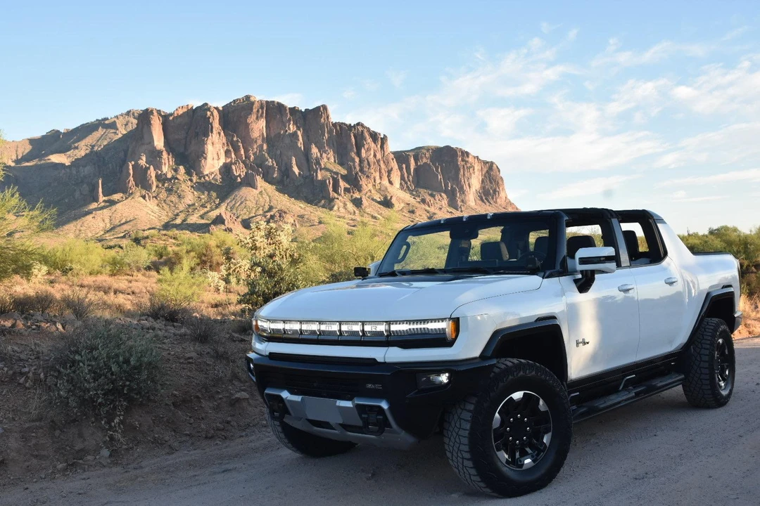2022 GMC Hummer EV - Image 23 of 31