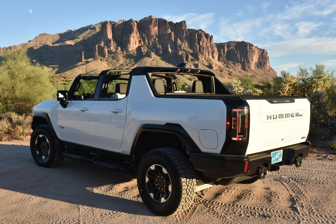 2022 GMC Hummer EV - Image 25 of 31
