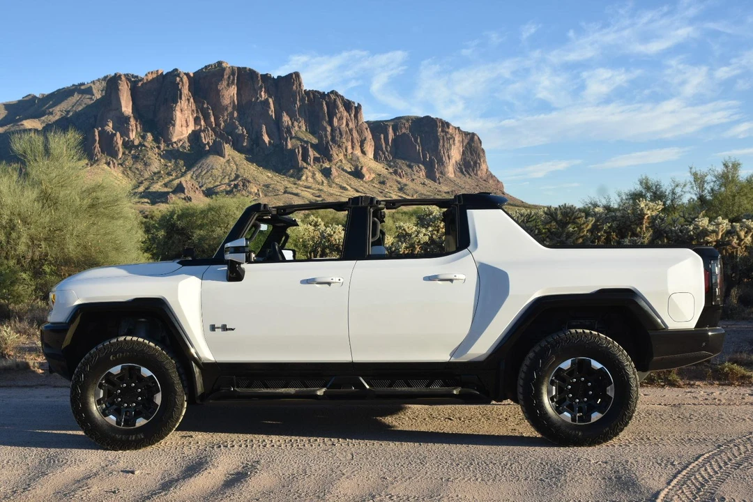 2022 GMC Hummer EV - Image 24 of 31