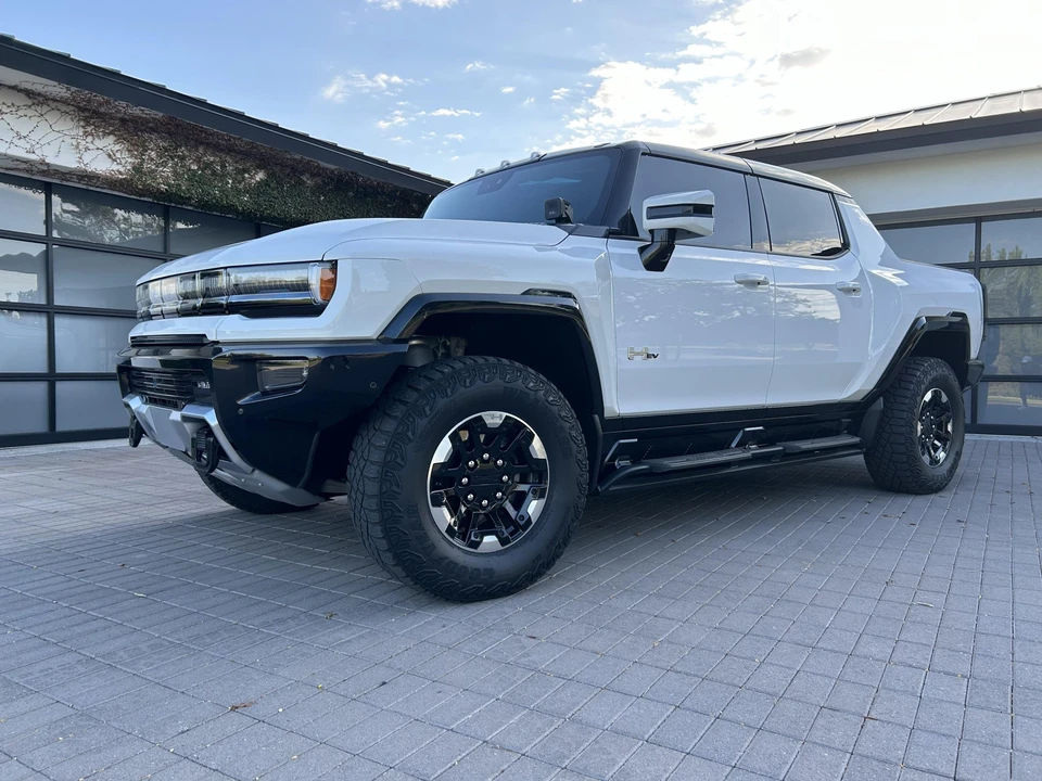 2022 GMC Hummer EV - Image 20 of 31