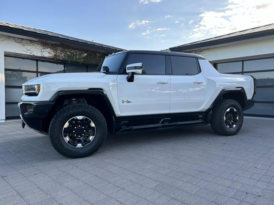 2022 GMC Hummer EV - Image 19 of 31