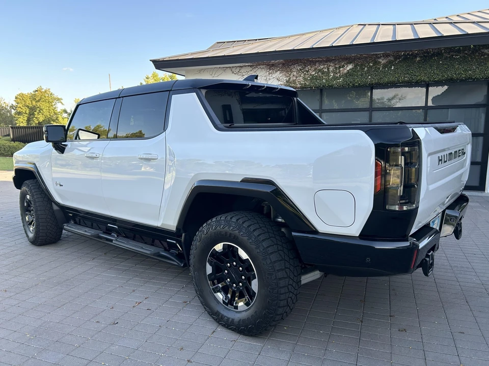2022 GMC Hummer EV - Image 16 of 31