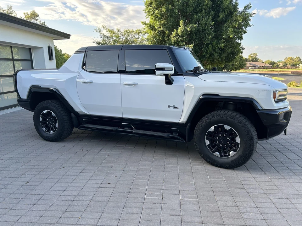 2022 GMC Hummer EV - Image 6 of 31