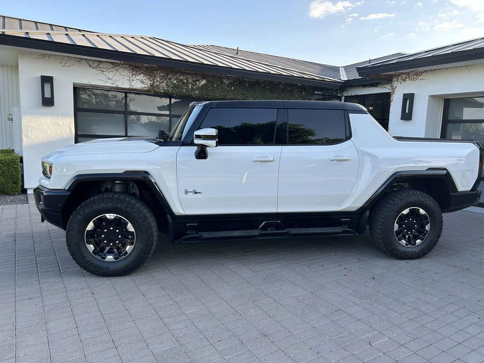 2022 GMC Hummer EV - Image 13 of 31