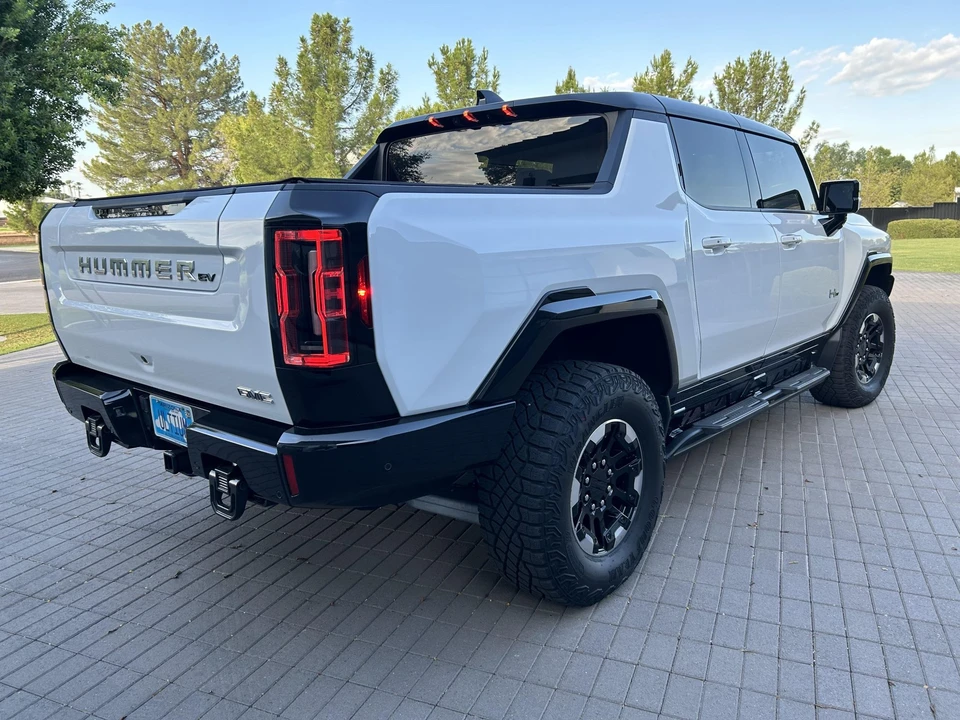 2022 GMC Hummer EV - Image 9 of 31