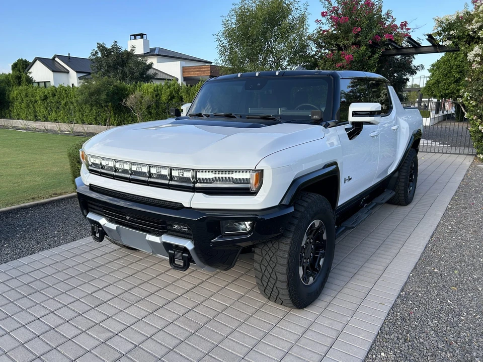 2022 GMC Hummer EV - Image 15 of 31