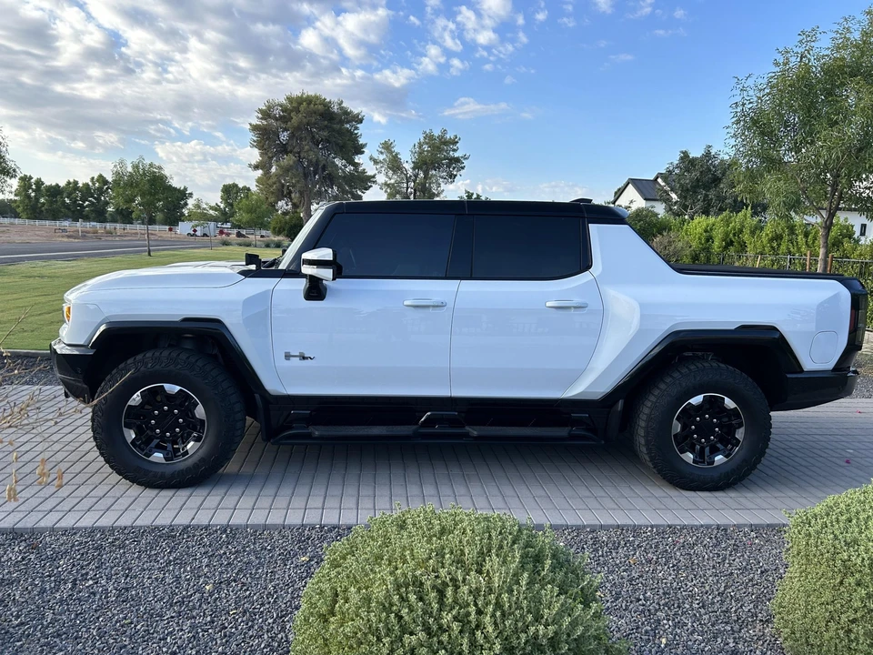 2022 GMC Hummer EV - Image 12 of 31