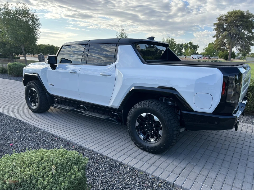 2022 GMC Hummer EV - Image 11 of 31