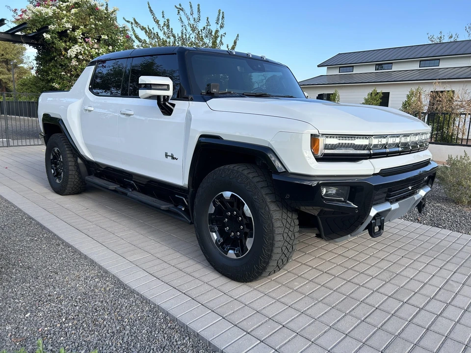 2022 GMC Hummer EV - Image 5 of 31