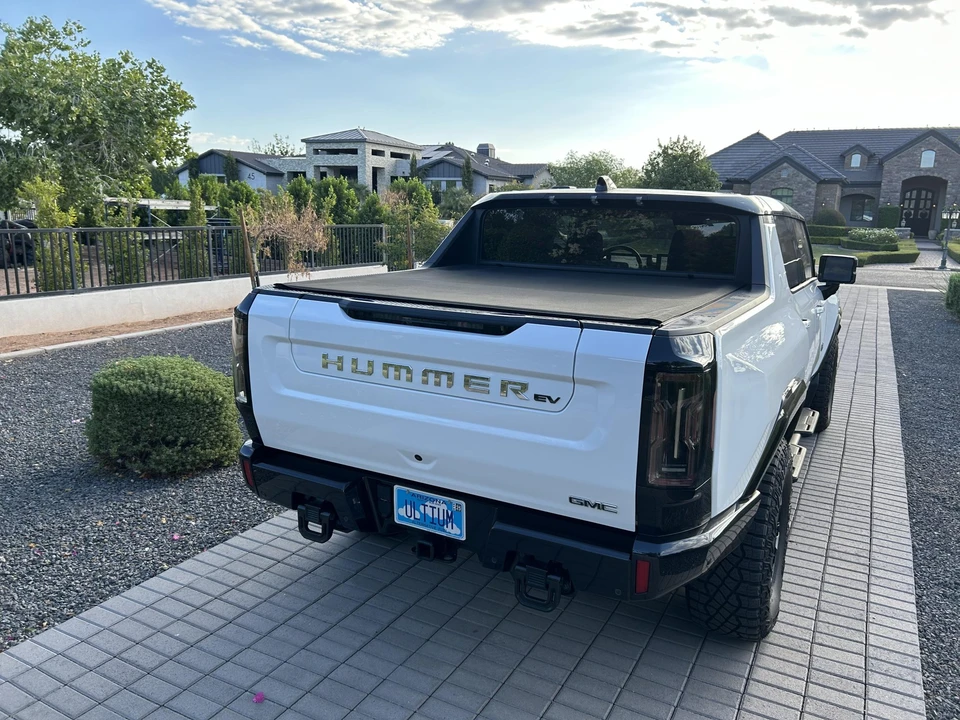 2022 GMC Hummer EV - Image 10 of 31