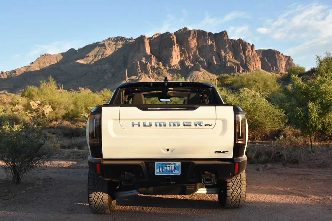 2022 GMC Hummer EV - Image 26 of 31