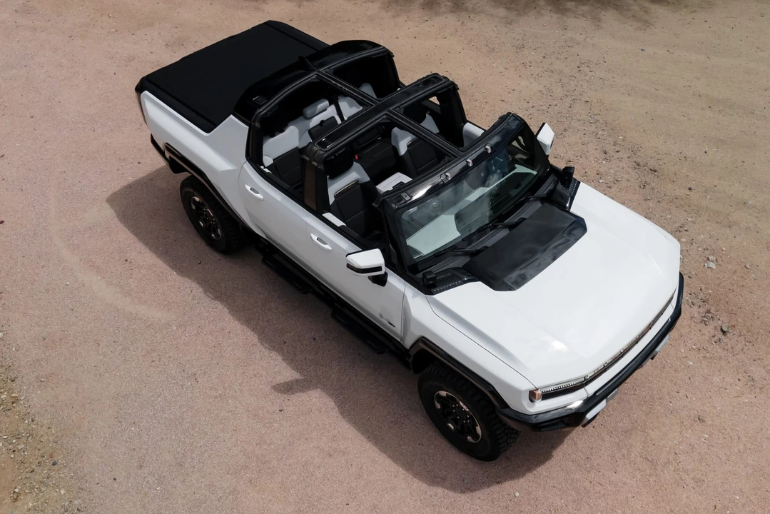 2022 GMC Hummer EV - Image 21 of 31