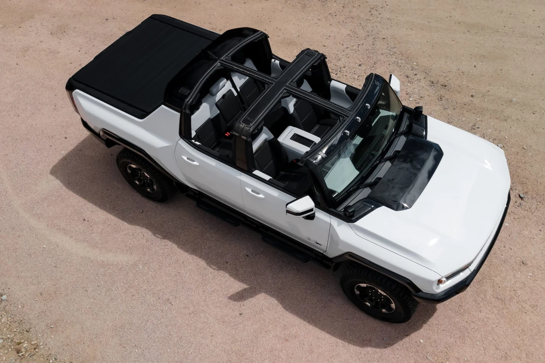 2022 GMC Hummer EV - Image 20 of 31