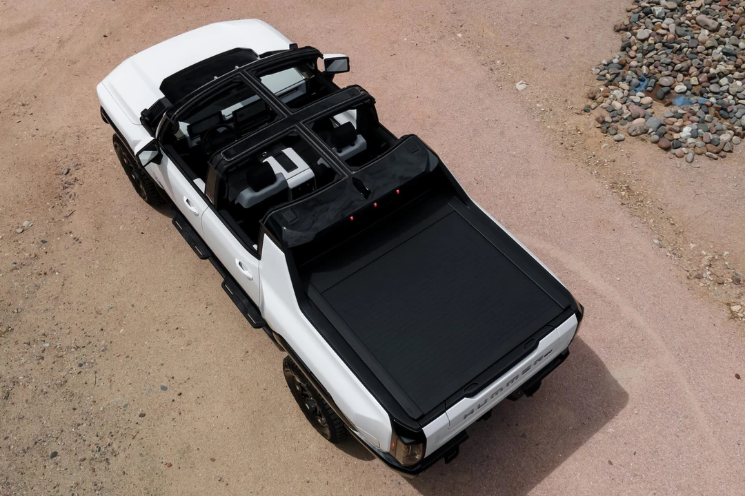 2022 GMC Hummer EV - Image 28 of 31