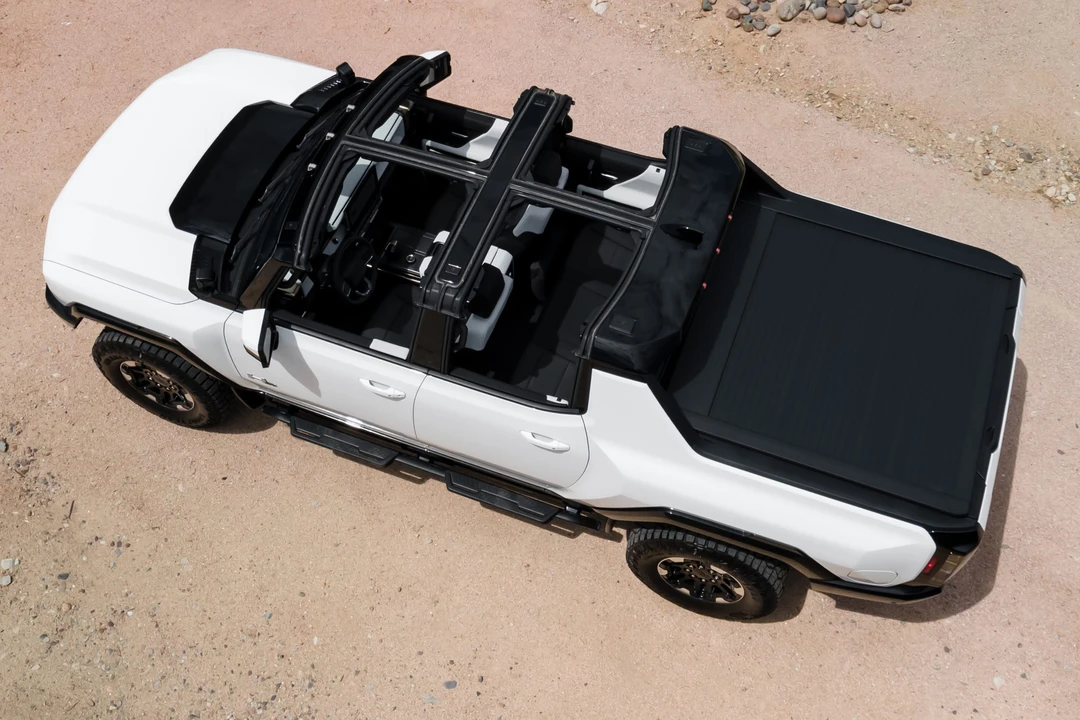 2022 GMC Hummer EV - Image 25 of 31