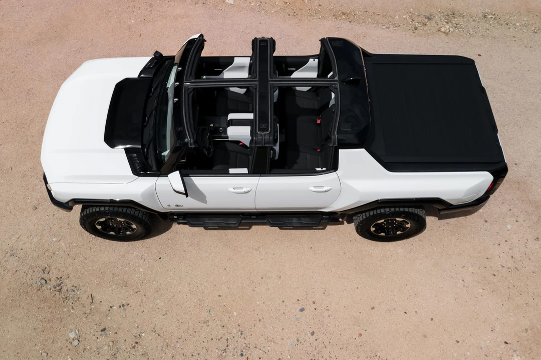 2022 GMC Hummer EV - Image 27 of 31