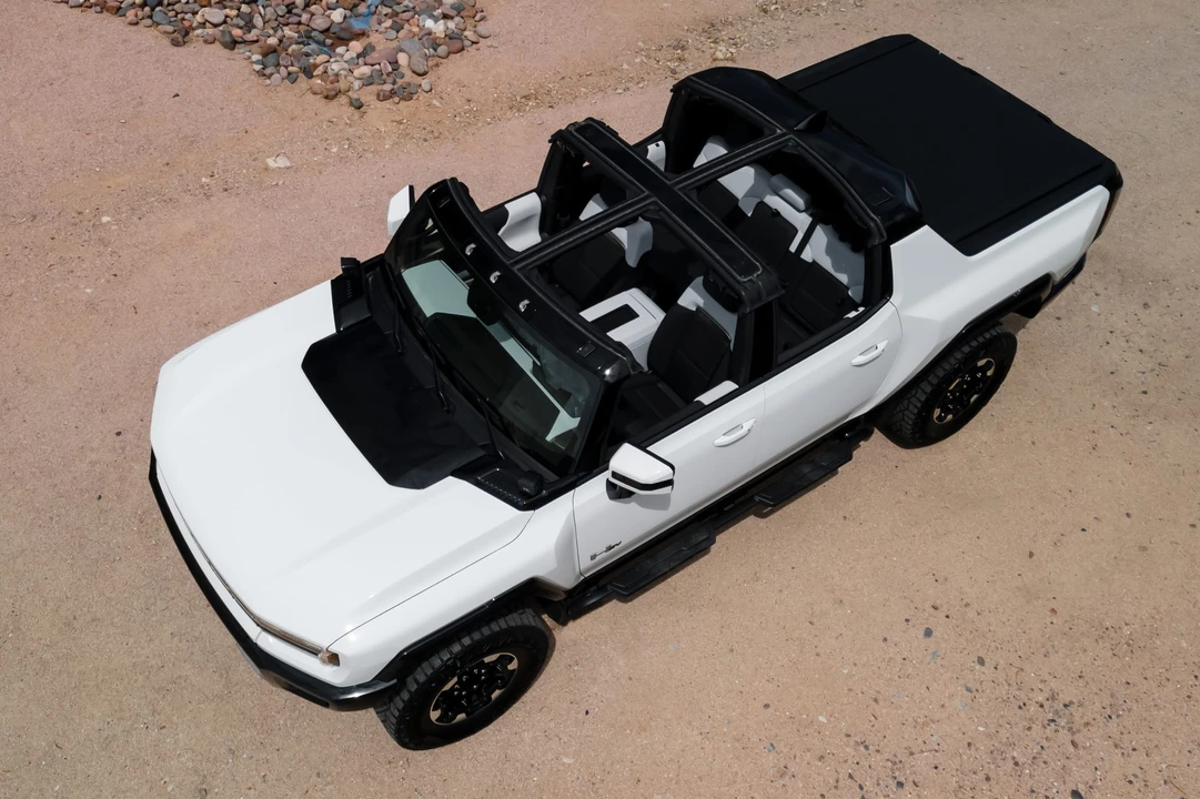 2022 GMC Hummer EV - Image 26 of 31