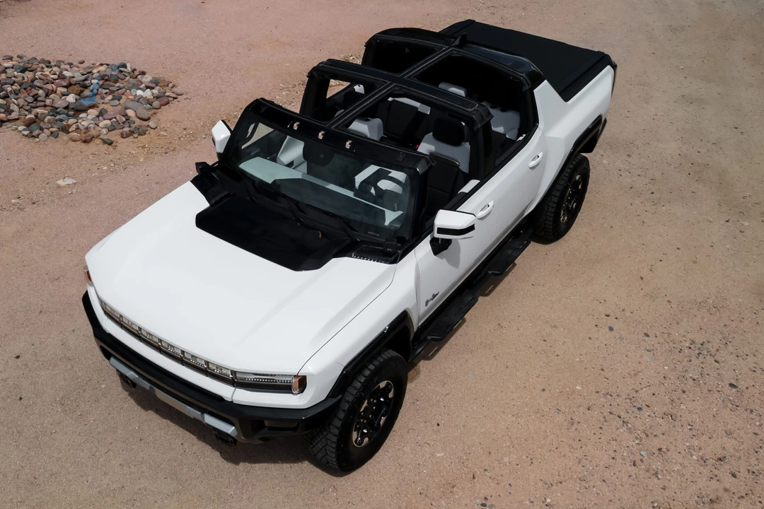 2022 GMC Hummer EV - Image 24 of 31