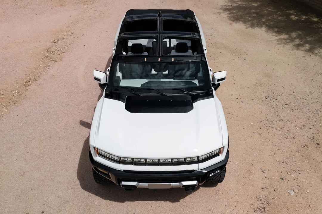 2022 GMC Hummer EV - Image 23 of 31