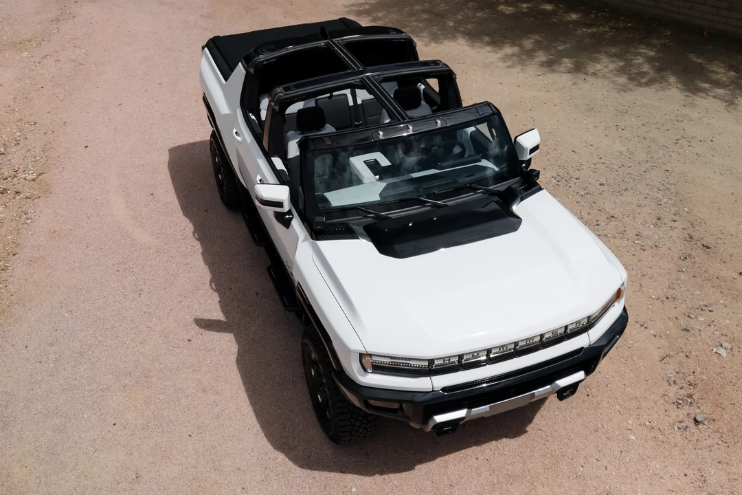 2022 GMC Hummer EV - Image 22 of 31
