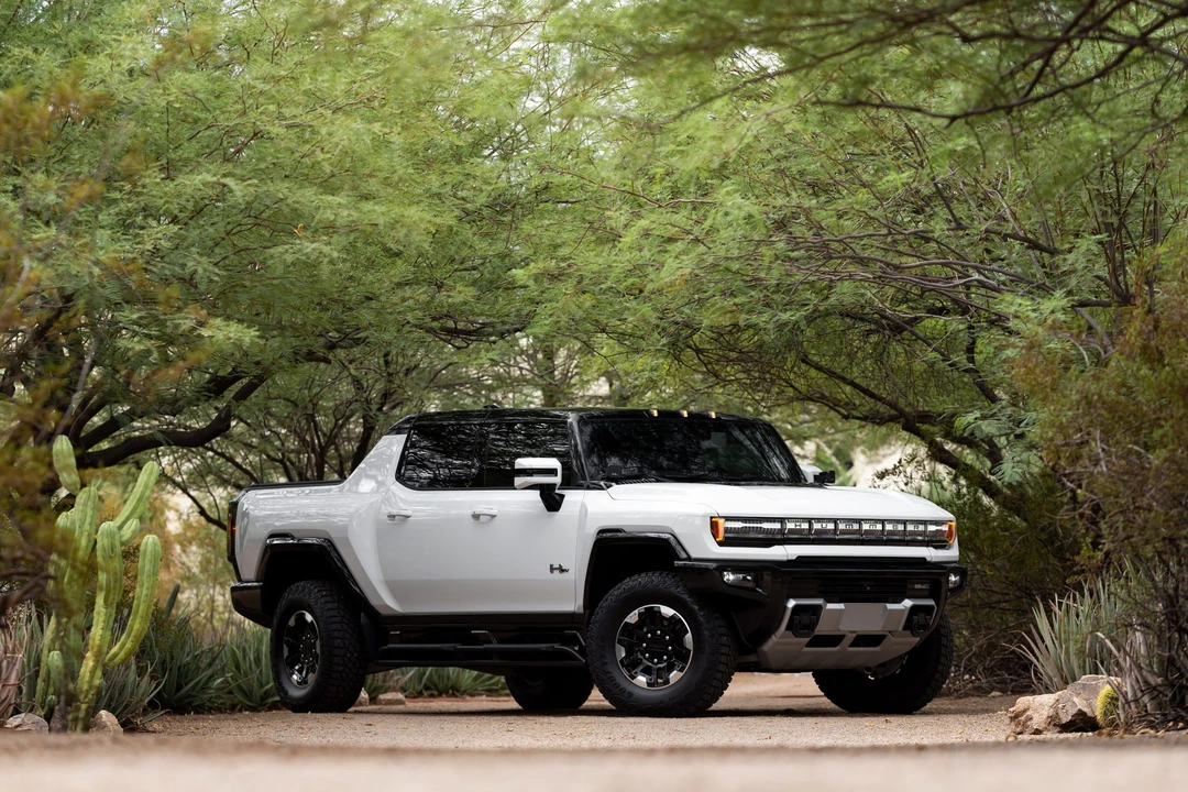 2022 GMC Hummer EV - Image 5 of 31