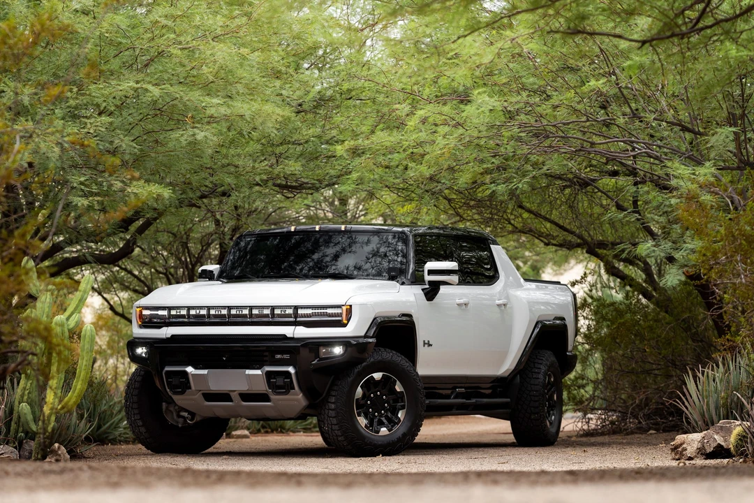 2022 GMC Hummer EV - Image 2 of 31