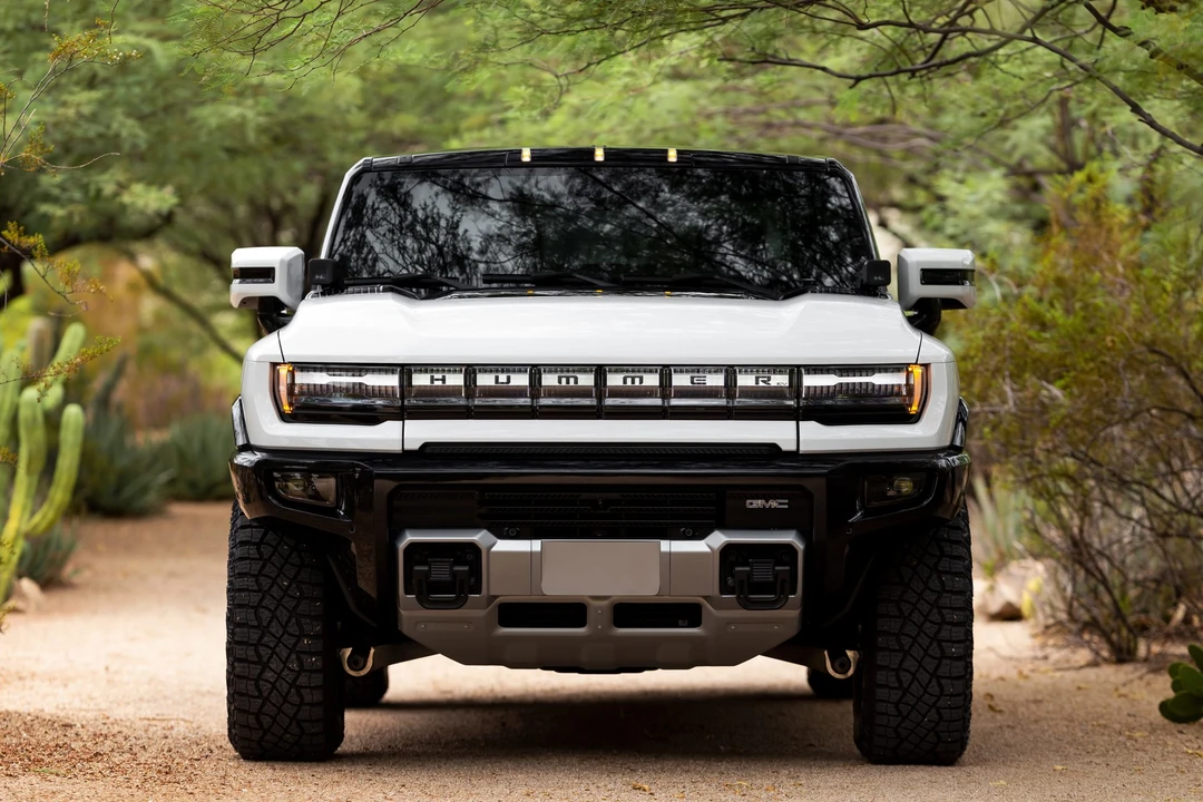 2022 GMC Hummer EV - Image 8 of 31