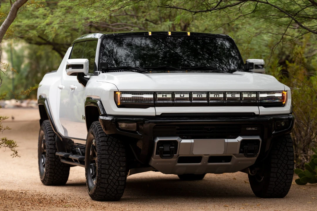 2022 GMC Hummer EV - Image 7 of 31
