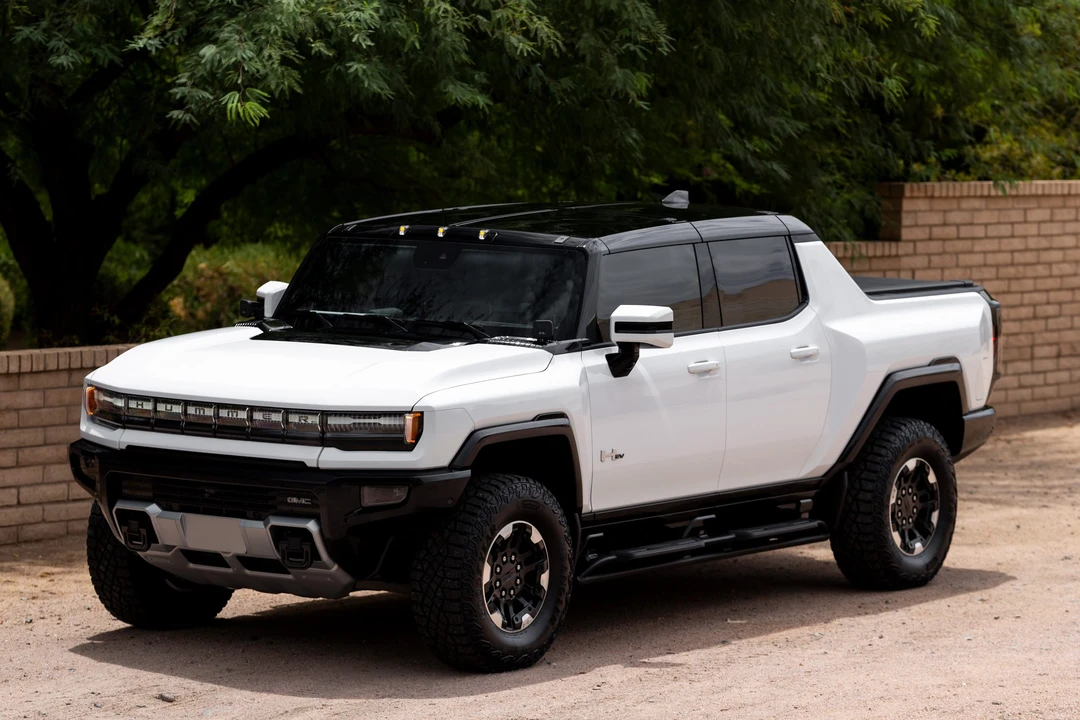 2022 GMC Hummer EV - Image 10 of 31