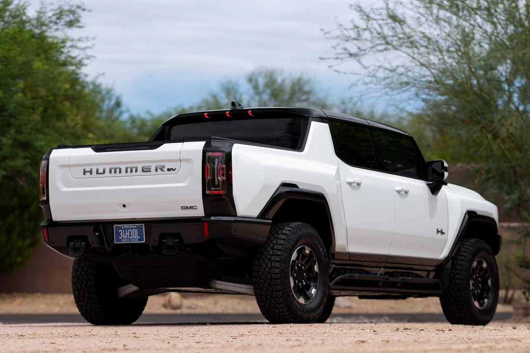 2022 GMC Hummer EV - Image 15 of 31
