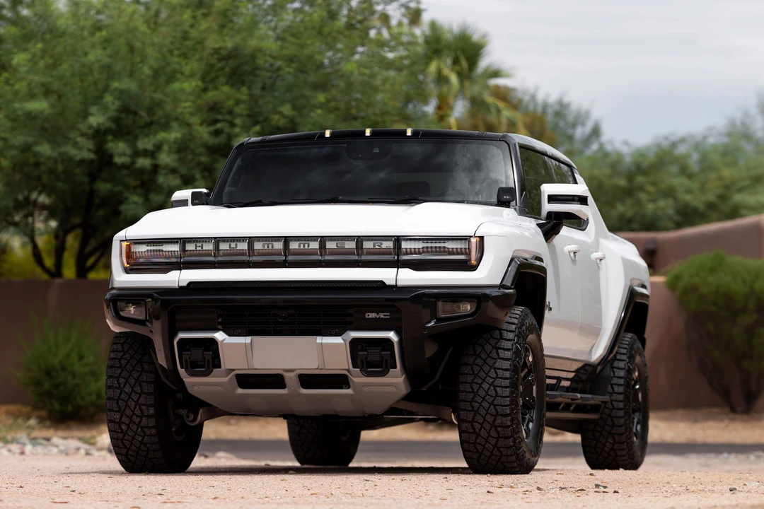 2022 GMC Hummer EV - Image 9 of 31