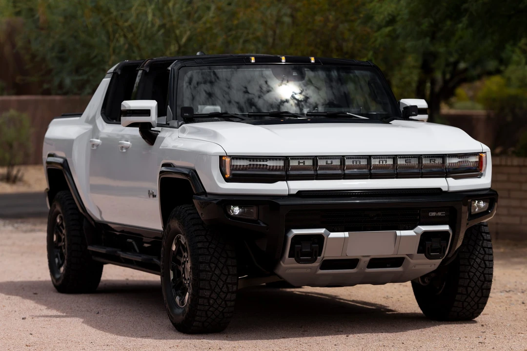 2022 GMC Hummer EV - Image 18 of 31