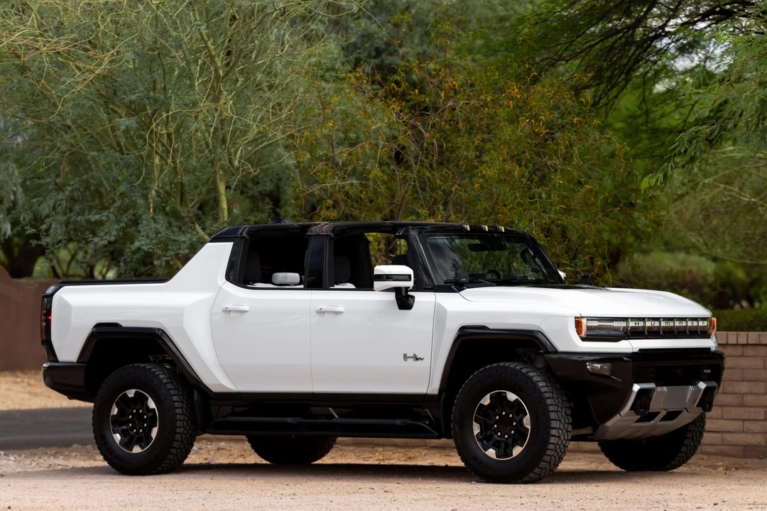 2022 GMC Hummer EV - Image 6 of 31