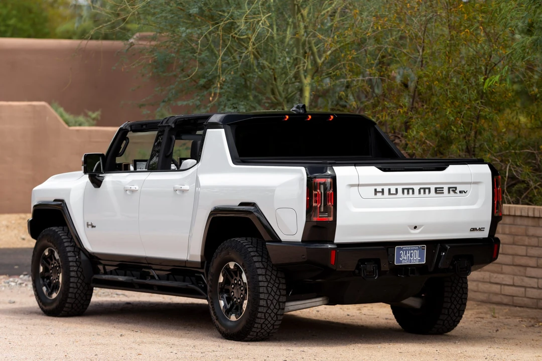 2022 GMC Hummer EV - Image 13 of 31