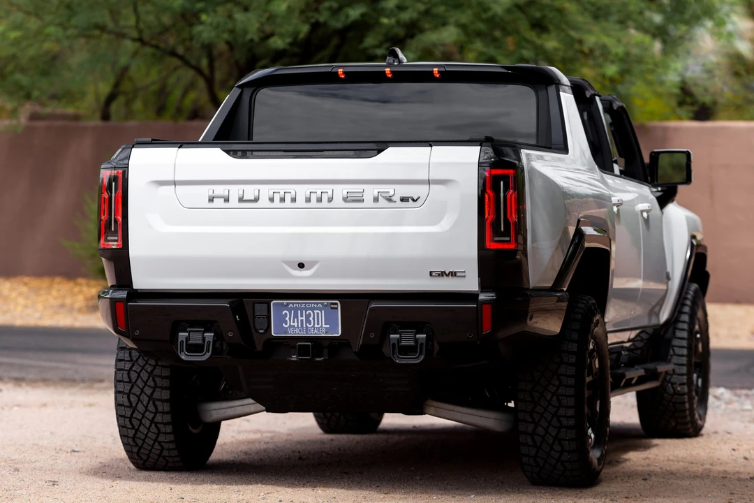2022 GMC Hummer EV - Image 14 of 31
